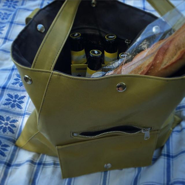 Our Métier tote stylishly transports a six-pack of beer for a picnic!