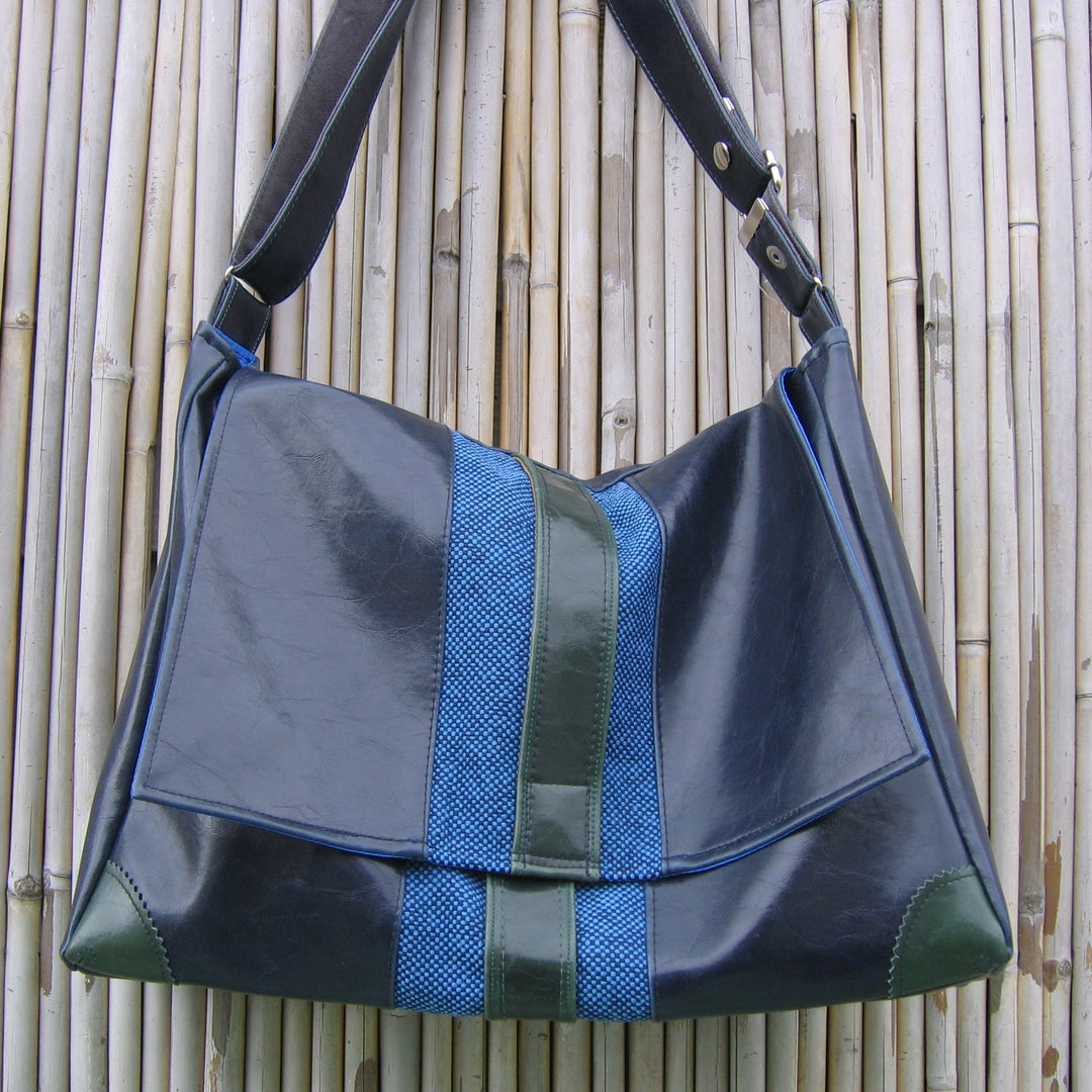 unisex messenger – baby bag that men (and women!) will carry