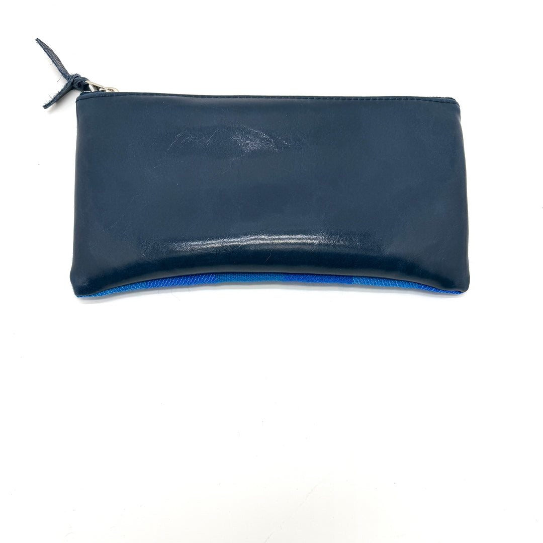 Navy blue leather pouch with a zipper on a white background#color_sky-arches-blue