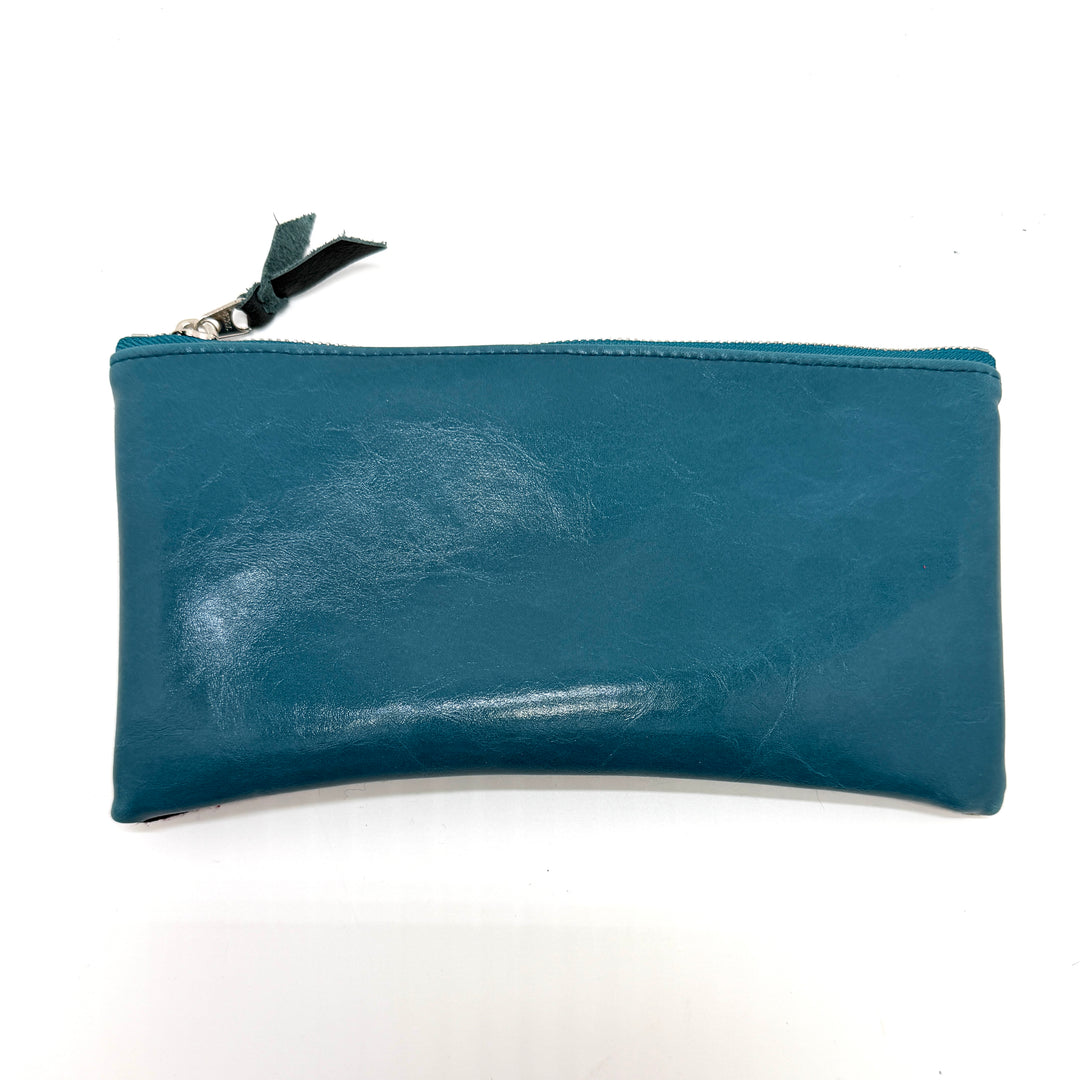 Blue pouch with a zipper on a white background#color_teal-ferns