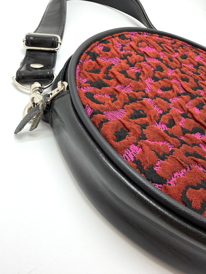 Black bag with red and pink floral pattern on a white background#color_poppy-leopard