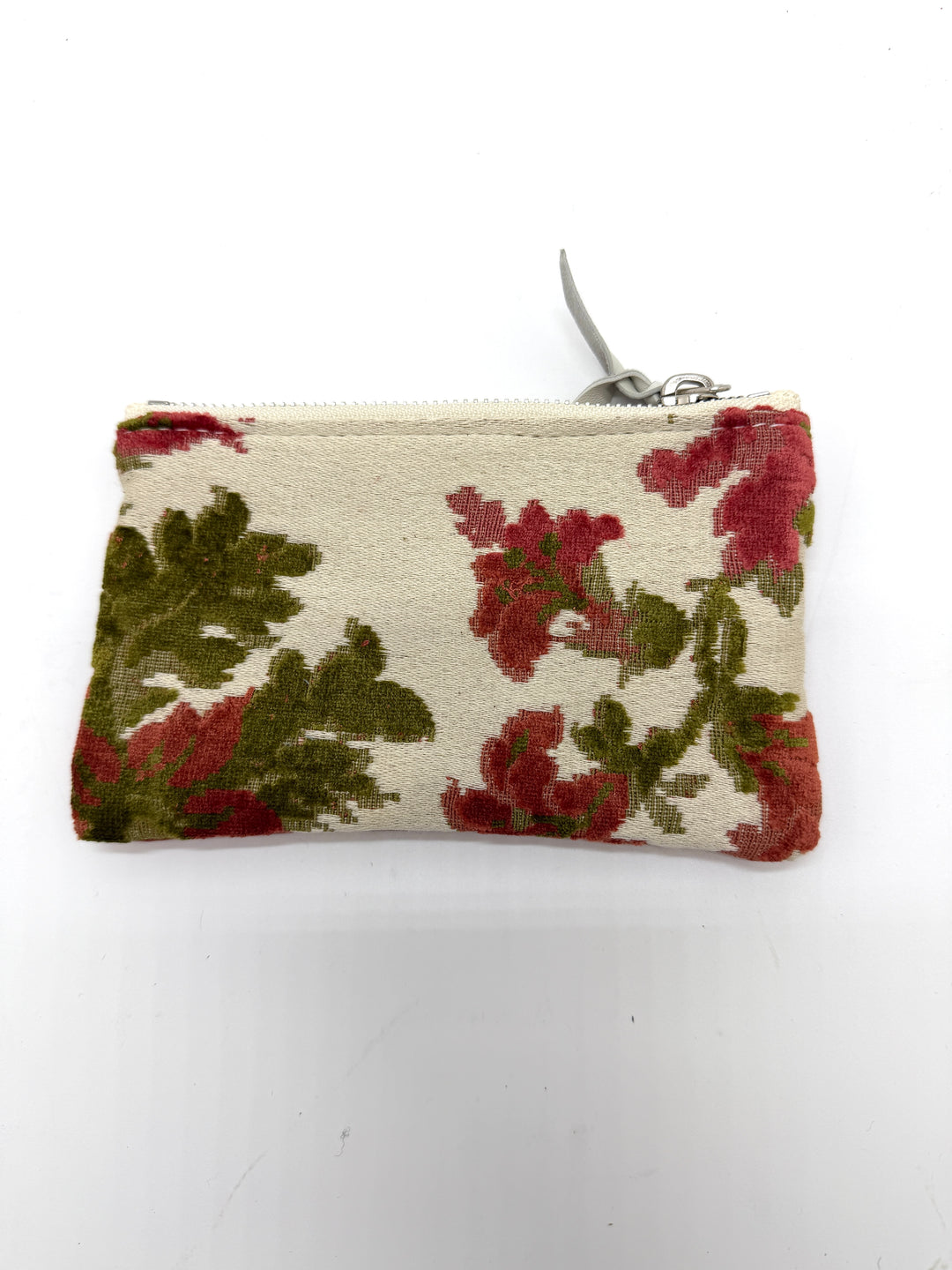 Floral patterned pouch on a white background#color_chateau-rose