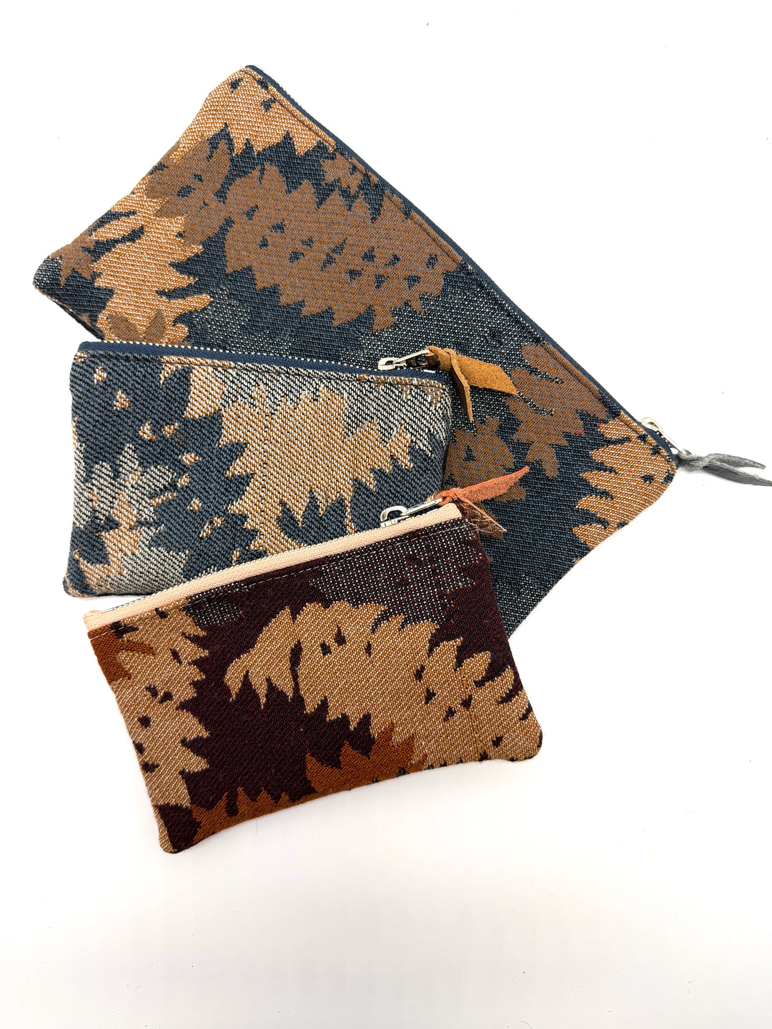 Three camouflage-patterned pouches on a white background#color_midnight-ferns