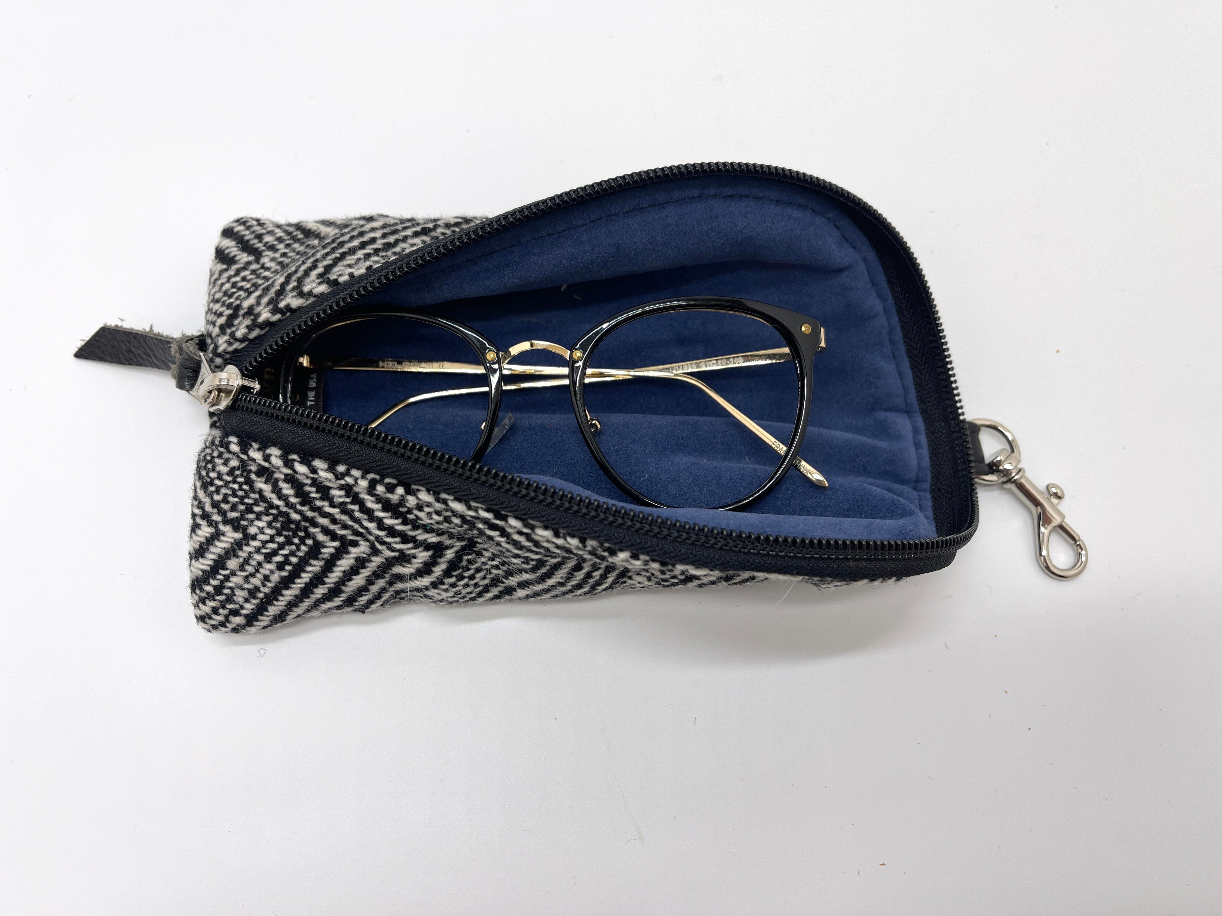 小物 kearny glasses case carousel-image-1_glasses-