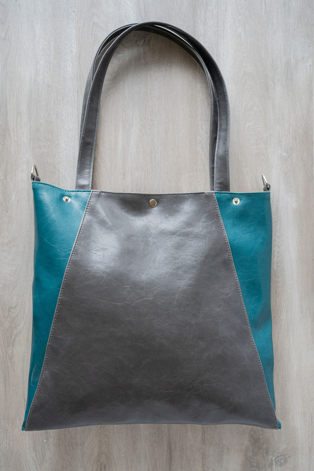 Womens Tote Bag - Metier Tote - Grey Vegan Leather made in usa #color_auntie-mame-pocket